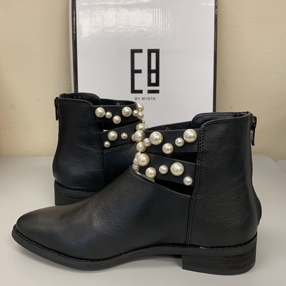 Black ankle booties with pearl accent - Picture 4 of 4